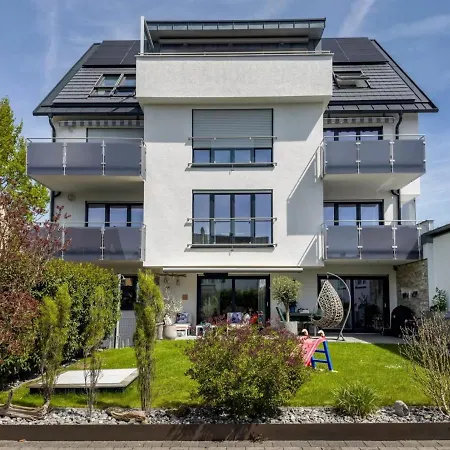 Star - Vogelhaus * Friedrichshafen